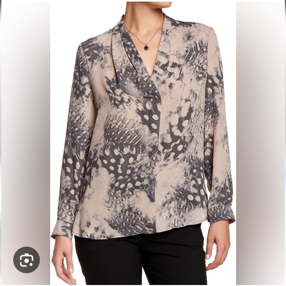 Vince Camuto ✨️ Black and Tan Patterned Women's Blouse Size M